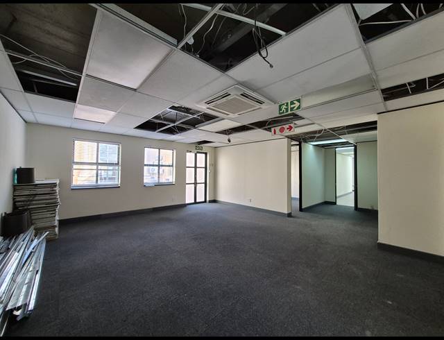 175M² OFFICE TO LET IN DUNKELD WEST